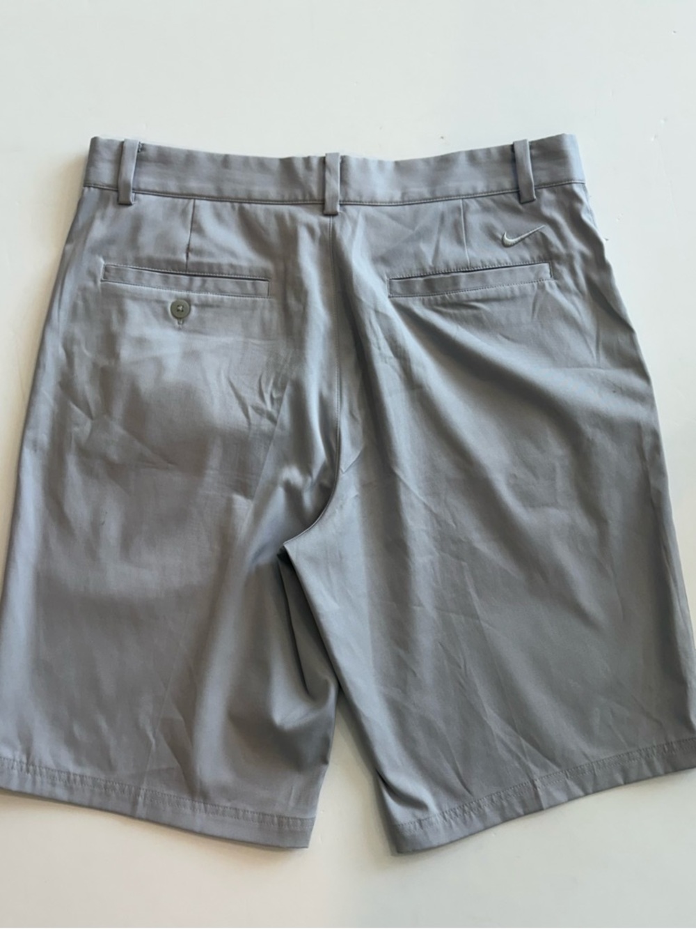 Nike Golf Men’s Light Gray Standard FigFlat-Front Shorts 32 - Picture 4 of 4